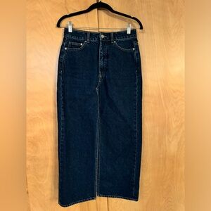 H&M dark blue denim midi column denim skirt size 4
